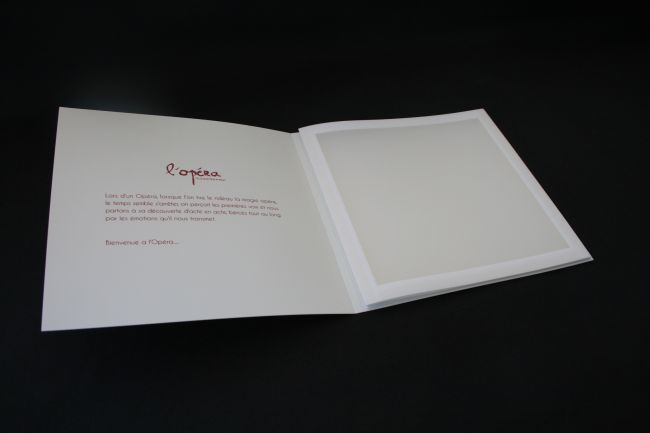 Porte Menu en PVC Beige personnalisé à pochettes à Monaco